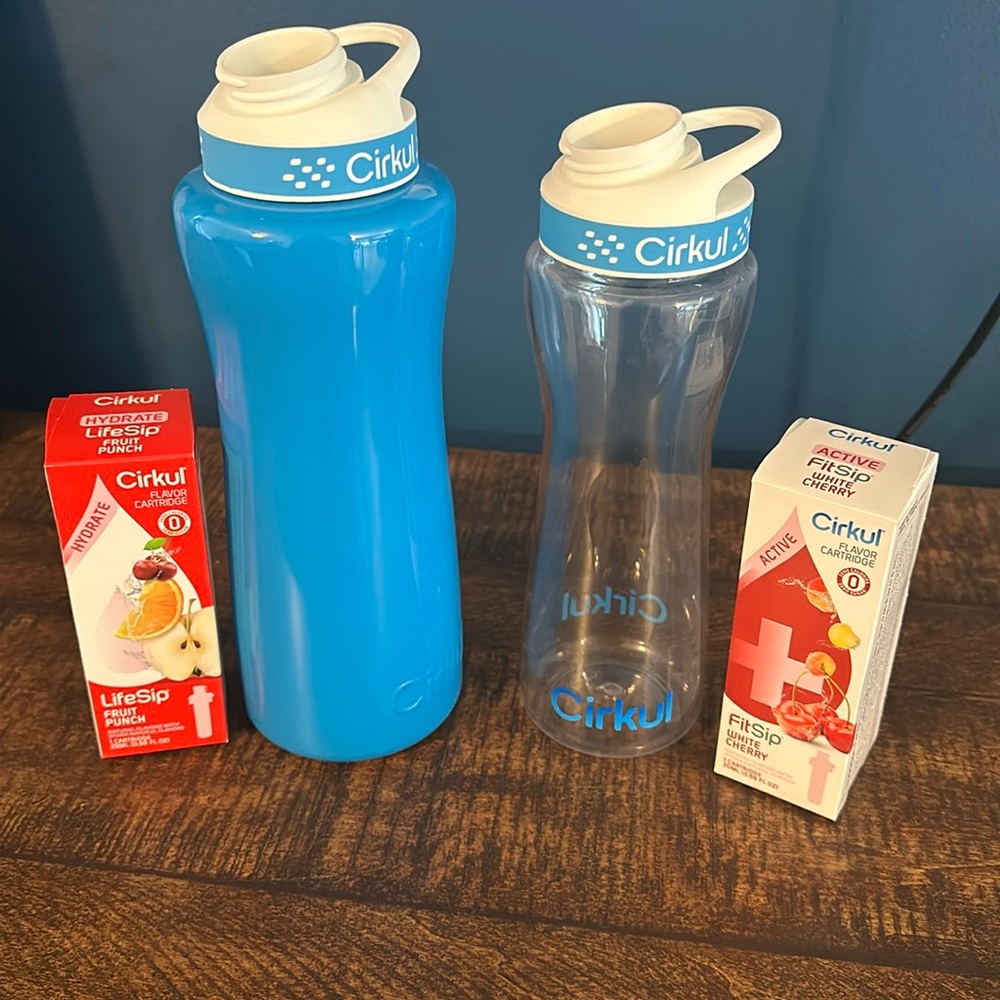 Bundle: two Cirkul bottles and two flavors